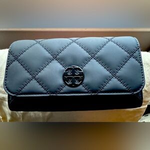 TORY BURCH 150059 WILLA MATTE BLACK WITH BLACK HARDWARE WOMENS CHAIN WALLET